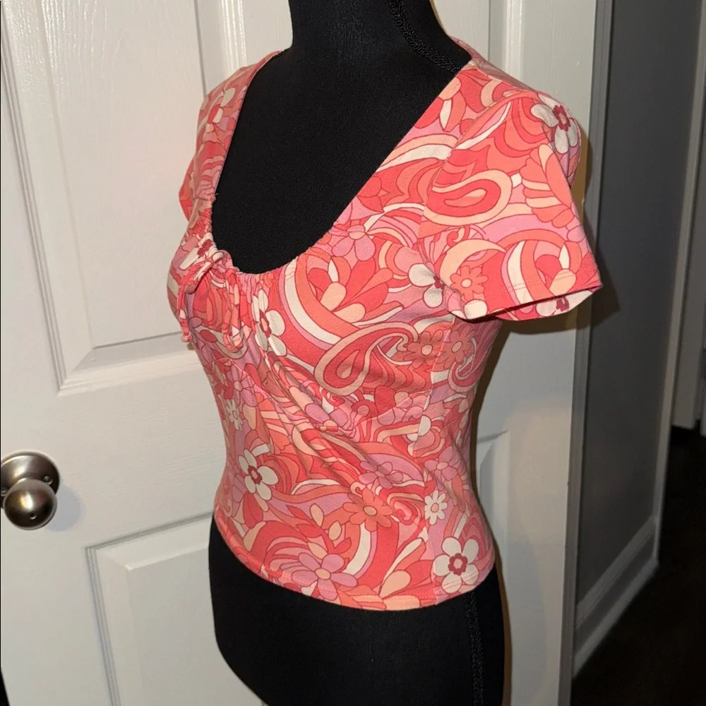π€FREE W/PURCHASE - HOLLISTER RETRO FLORAL CROP TOP SIZE Mπ€ - Picture 3 of 7